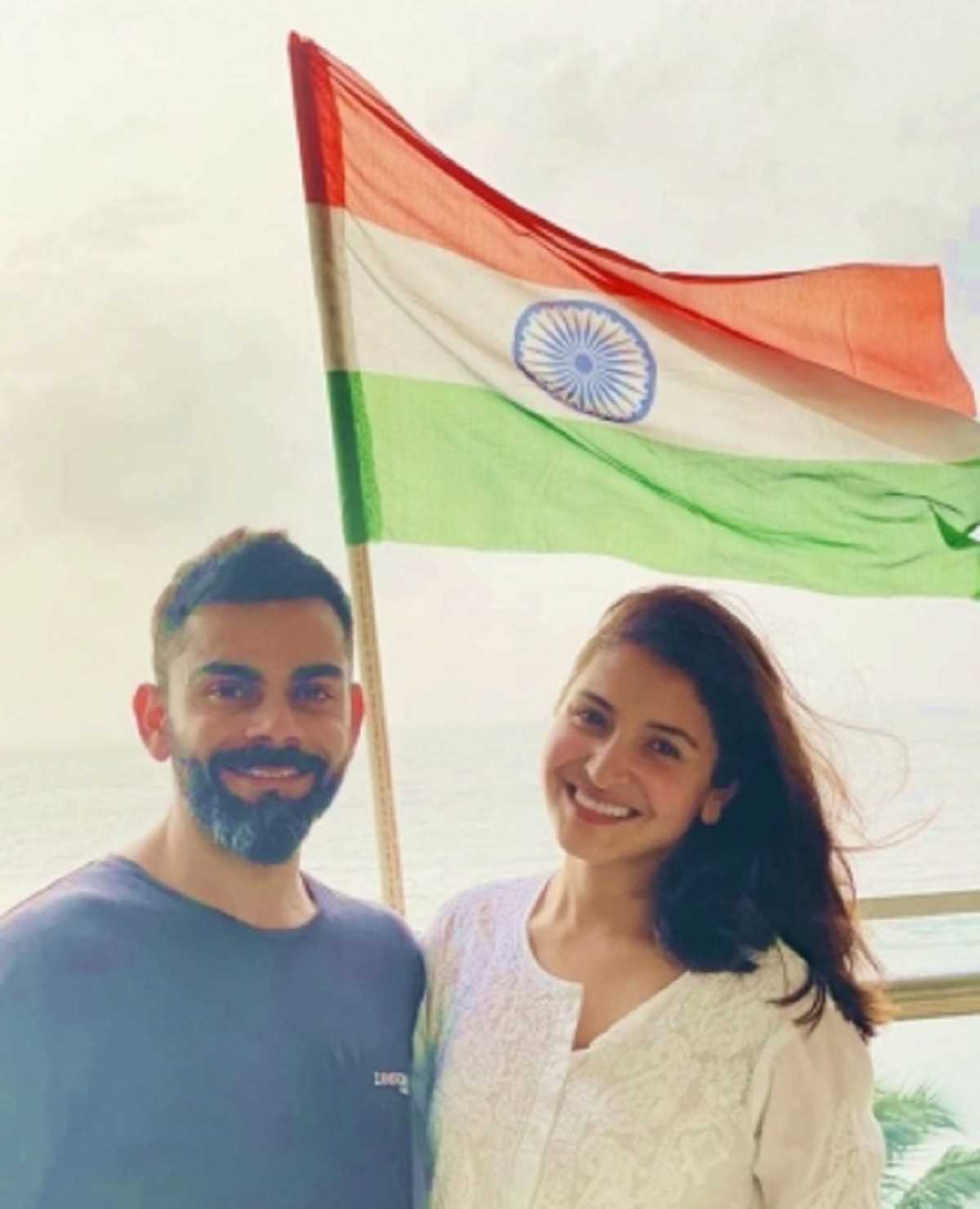 अनुष्का और विराट ने दुनिया भर के सभी भारतीयों को दी स्वतंत्रता दिवस की शुभकामनाएं